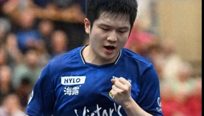 樊振东人气有多高？昨天刚拿德甲MVP，今天参加活动人多到限流